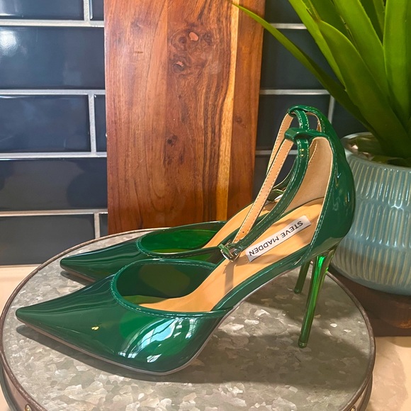 Steve Madden | Opar Translucent Glossy Green Stiletto Pump Heels - Picture 4 of 6